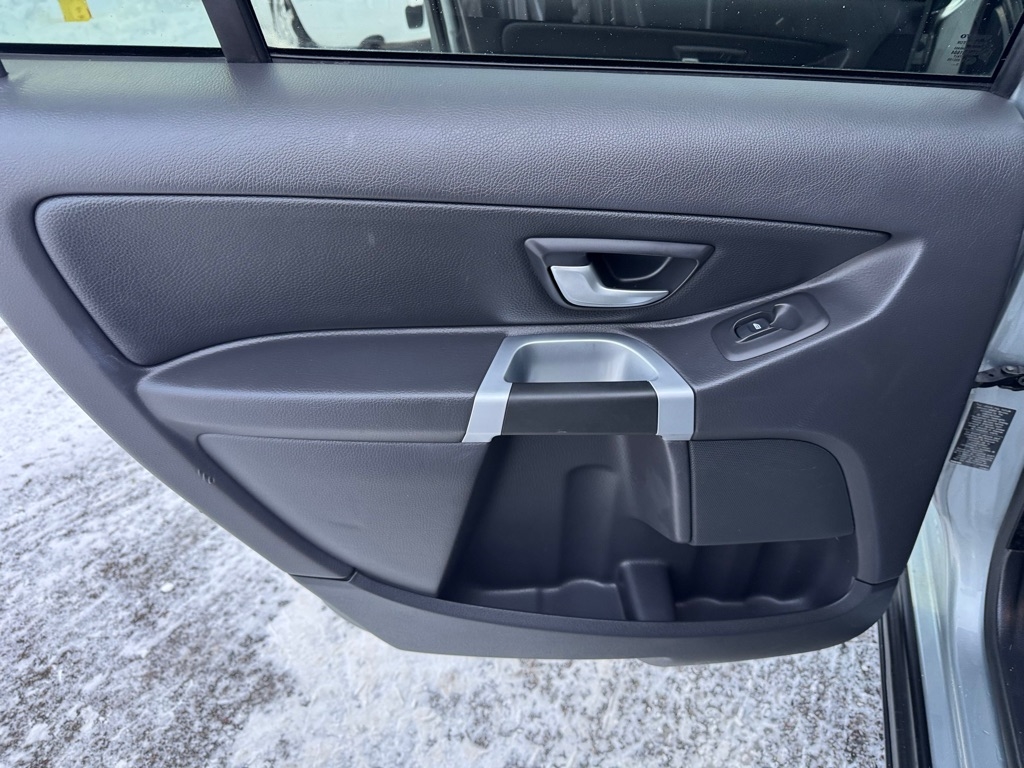 Volvo XC90 AWD 4dr I6 2011