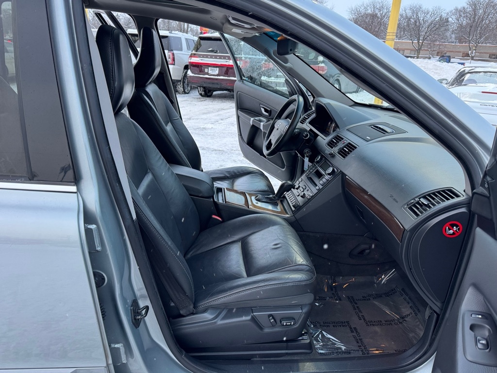 Volvo XC90 AWD 4dr I6 2011