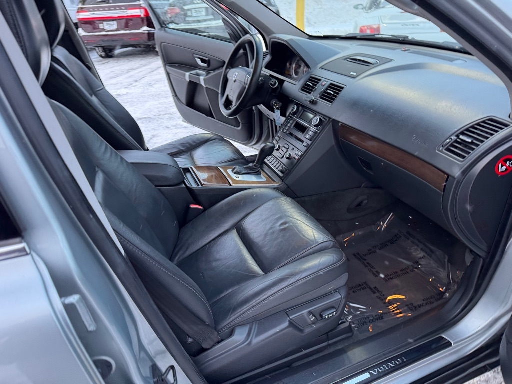 Volvo XC90 AWD 4dr I6 2011