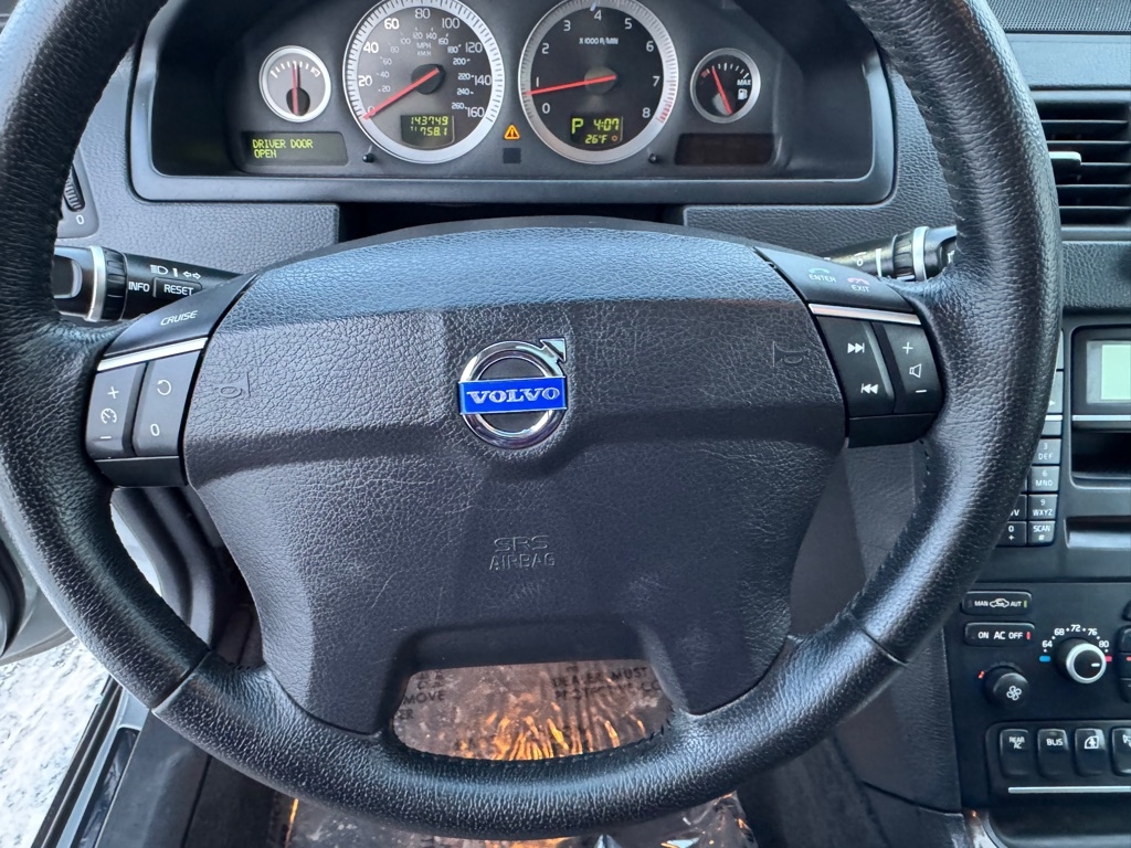 Volvo XC90 AWD 4dr I6 2011