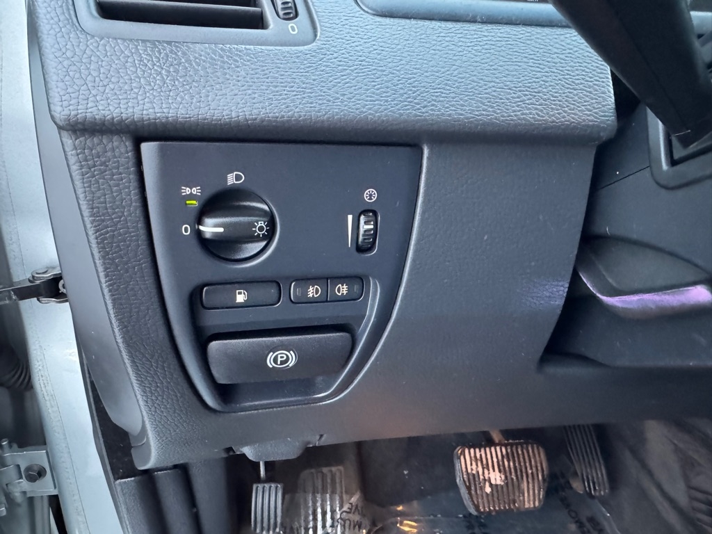 Volvo XC90 AWD 4dr I6 2011