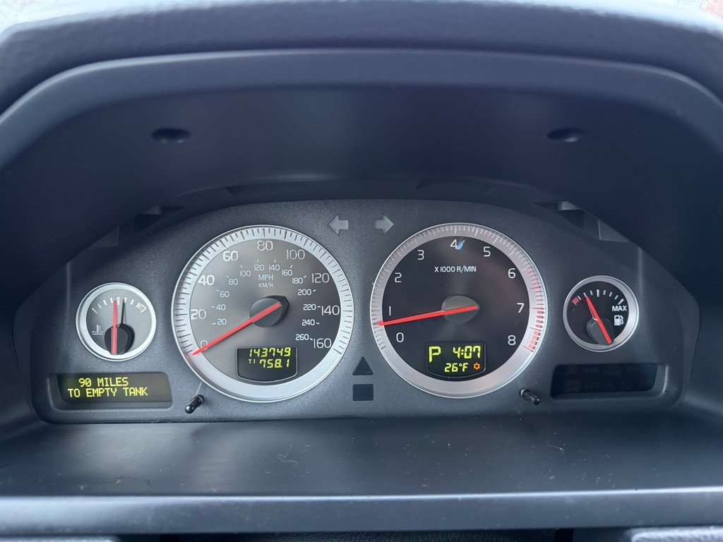 Volvo XC90 AWD 4dr I6 2011