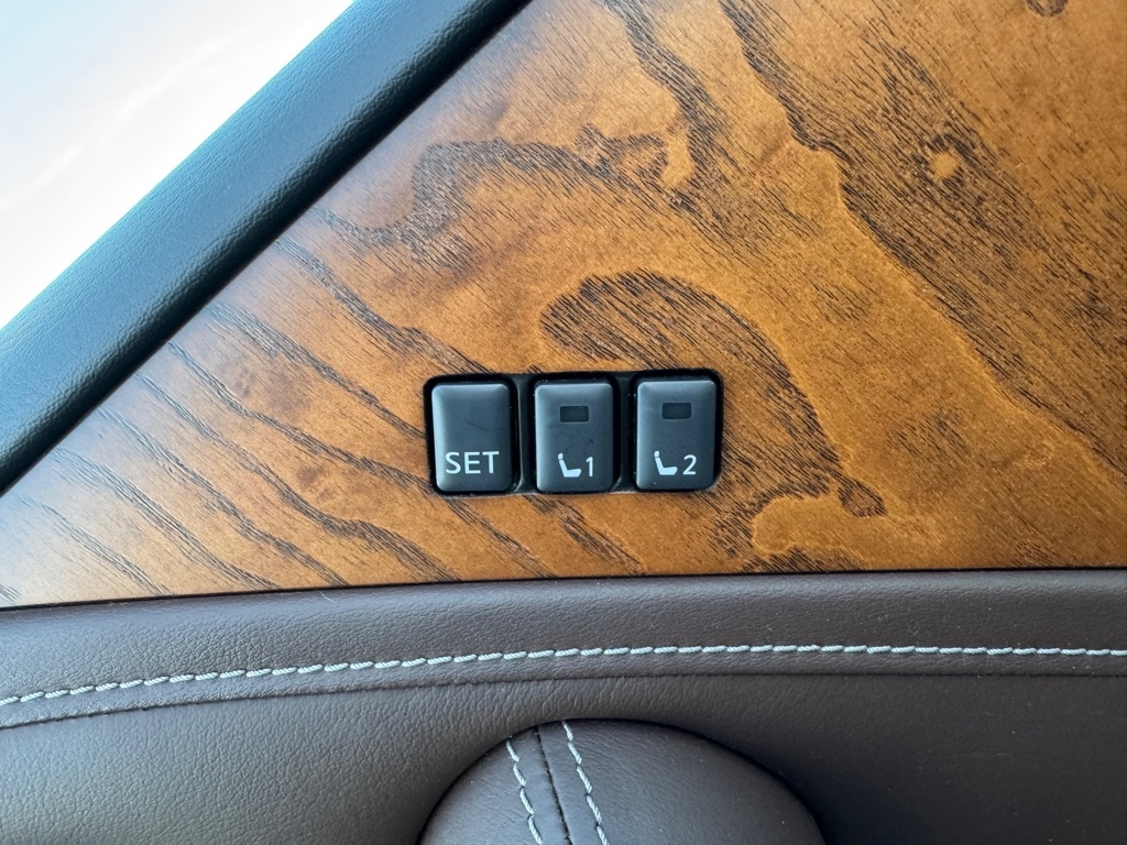 Infiniti QX80 4WD 4dr 2015