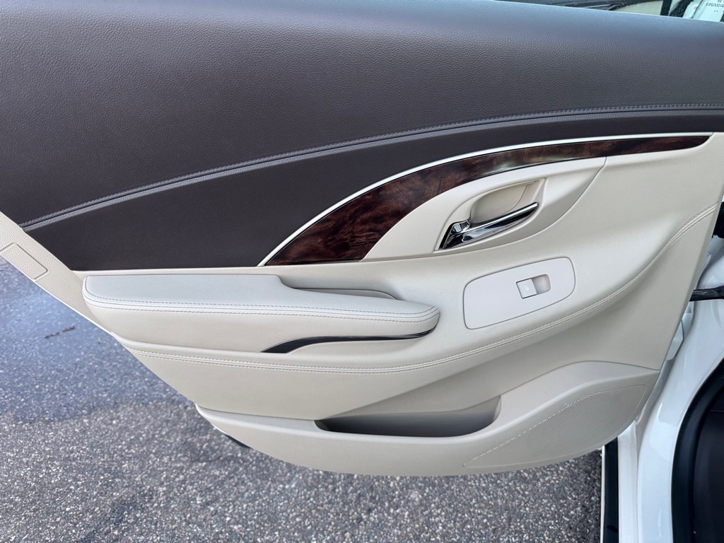 Buick LaCrosse 4dr Sdn Leather AWD 2014