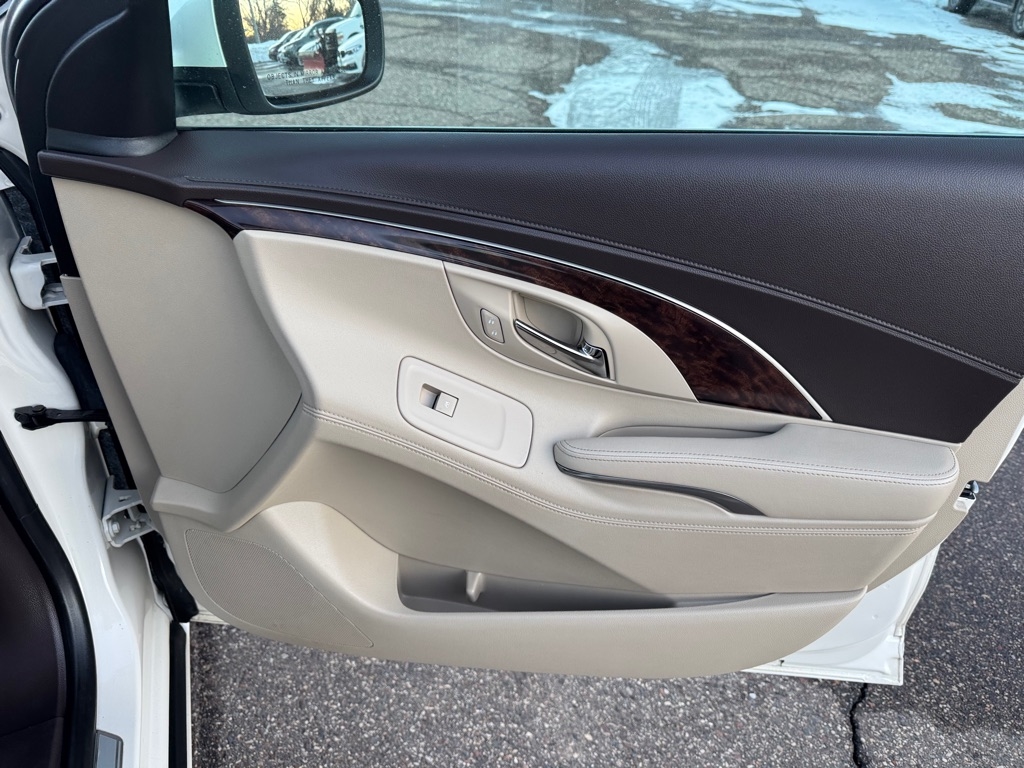 Buick LaCrosse 4dr Sdn Leather AWD 2014