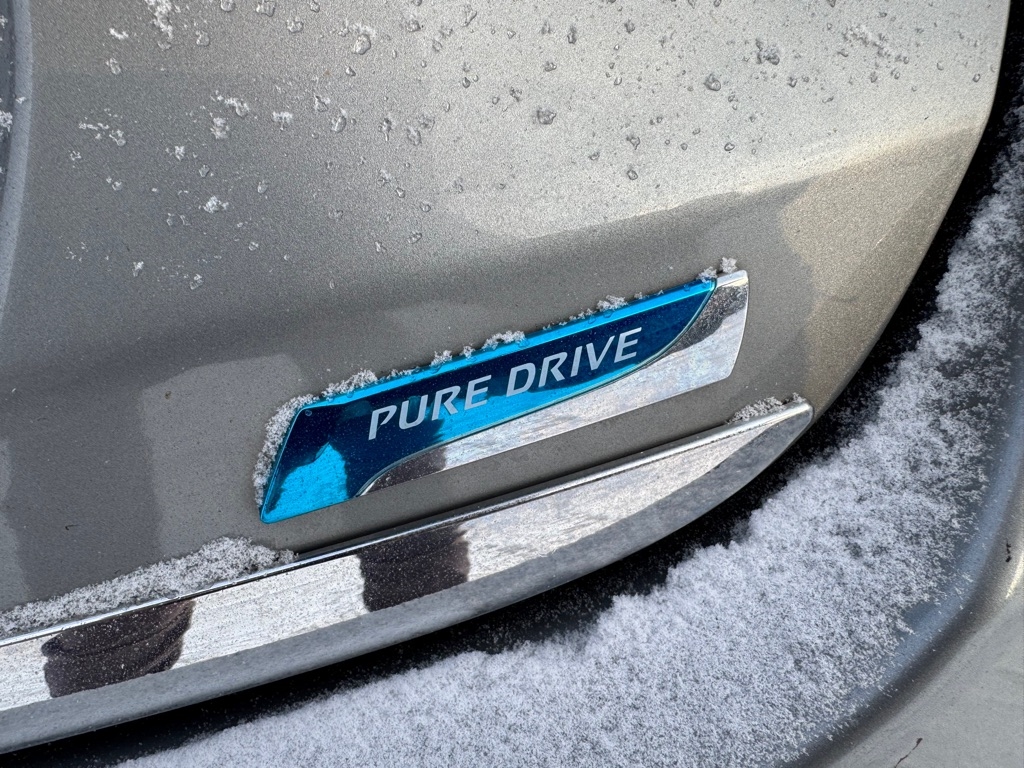 Nissan Versa Note 5dr HB CVT 1.6 SR 2015