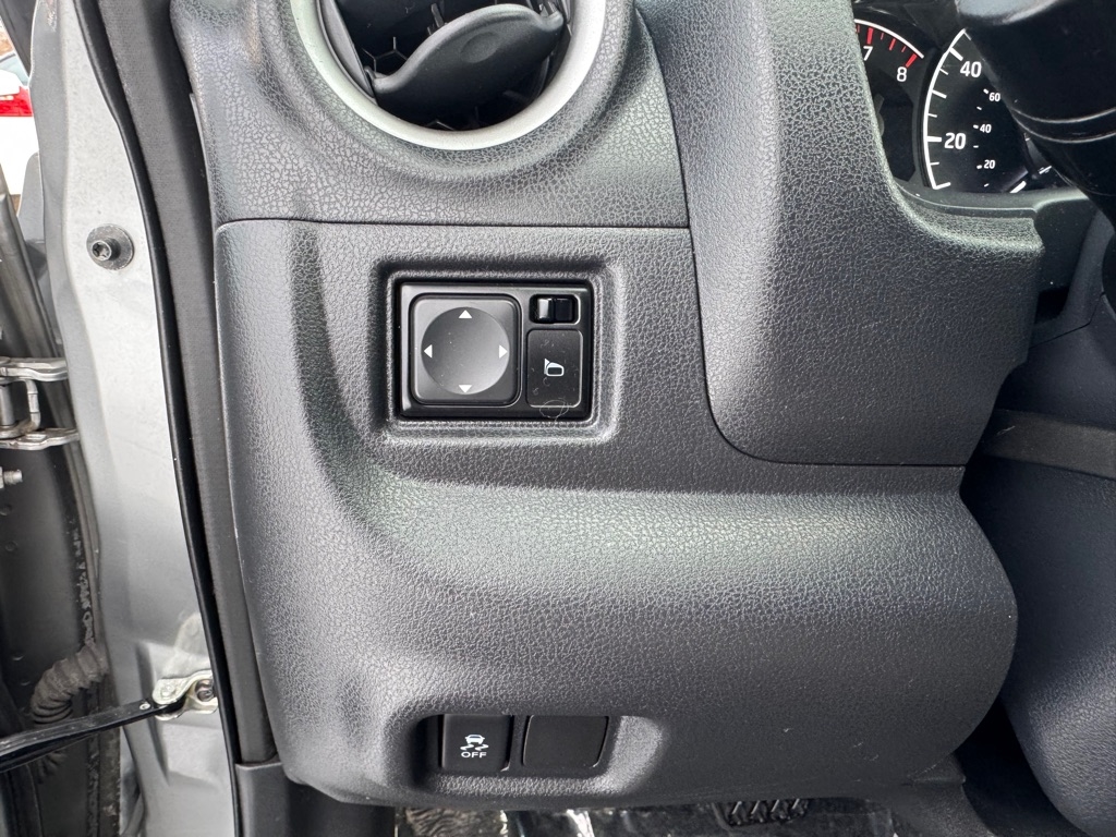 Nissan Versa Note 5dr HB CVT 1.6 SR 2015