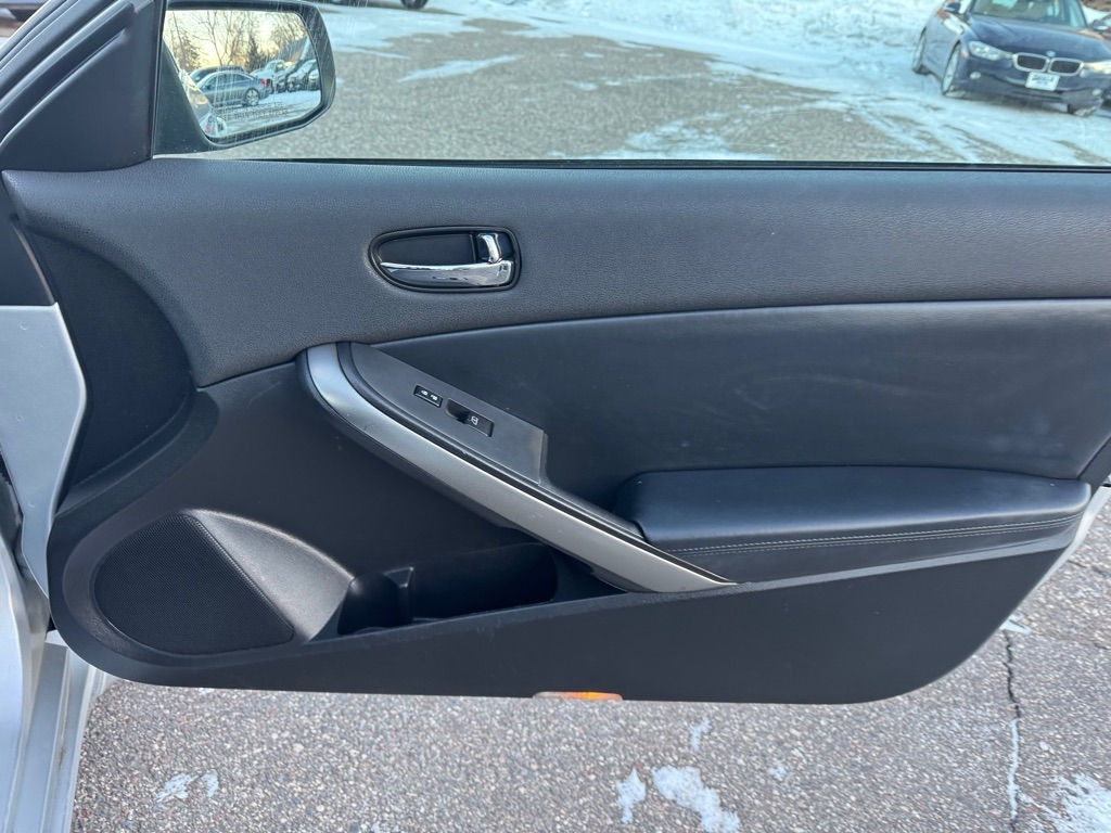 Nissan Altima 2dr Cpe I4 CVT 2.5 S 2009