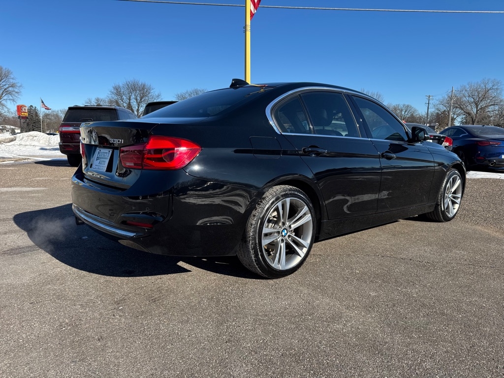 BMW 3 Series 330i xDrive Sedan 2017