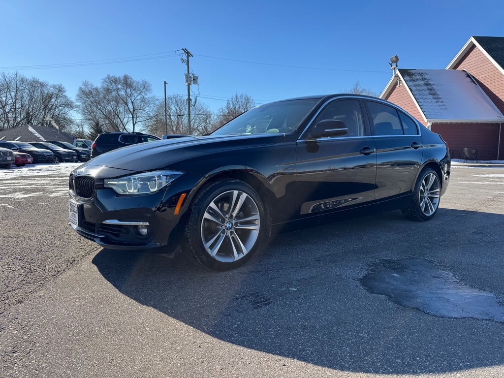 BMW 3 Series 330i xDrive Sedan 2017