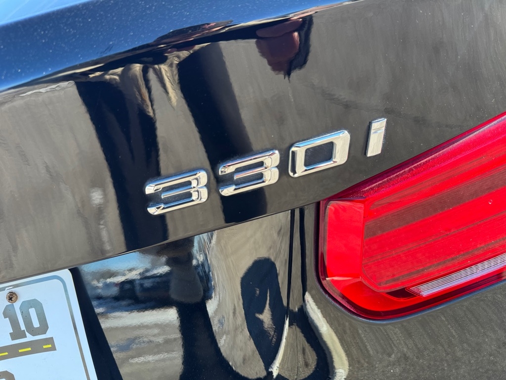 BMW 3 Series 330i xDrive Sedan 2017