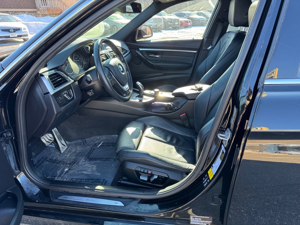 BMW 3 Series 330i xDrive Sedan 2017