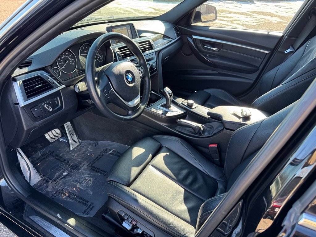 BMW 3 Series 330i xDrive Sedan 2017