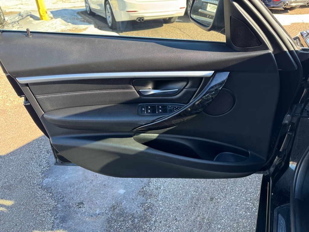 BMW 3 Series 330i xDrive Sedan 2017