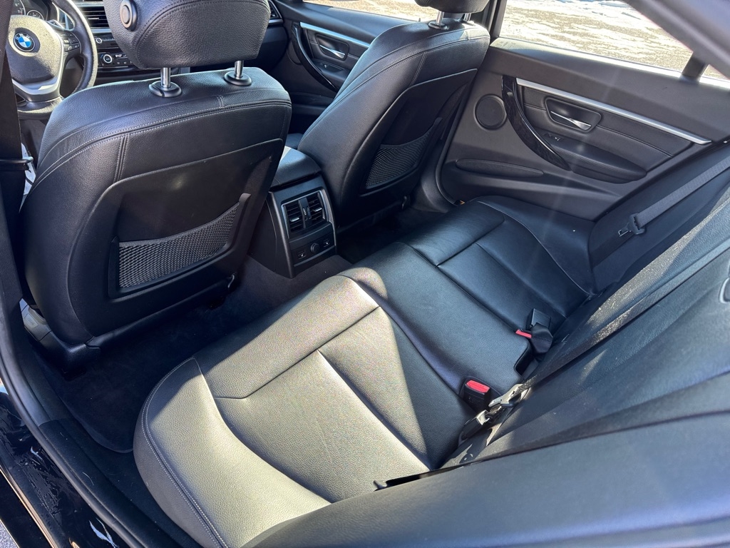 BMW 3 Series 330i xDrive Sedan 2017