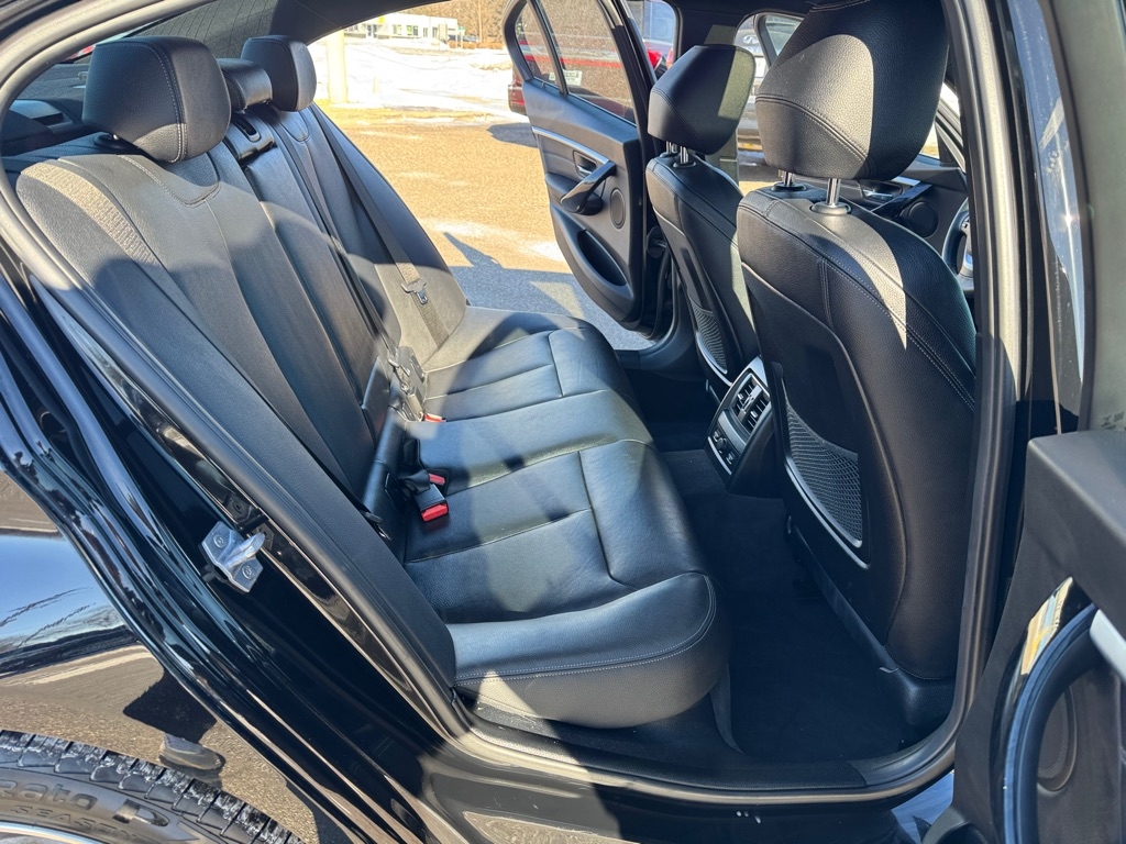 BMW 3 Series 330i xDrive Sedan 2017