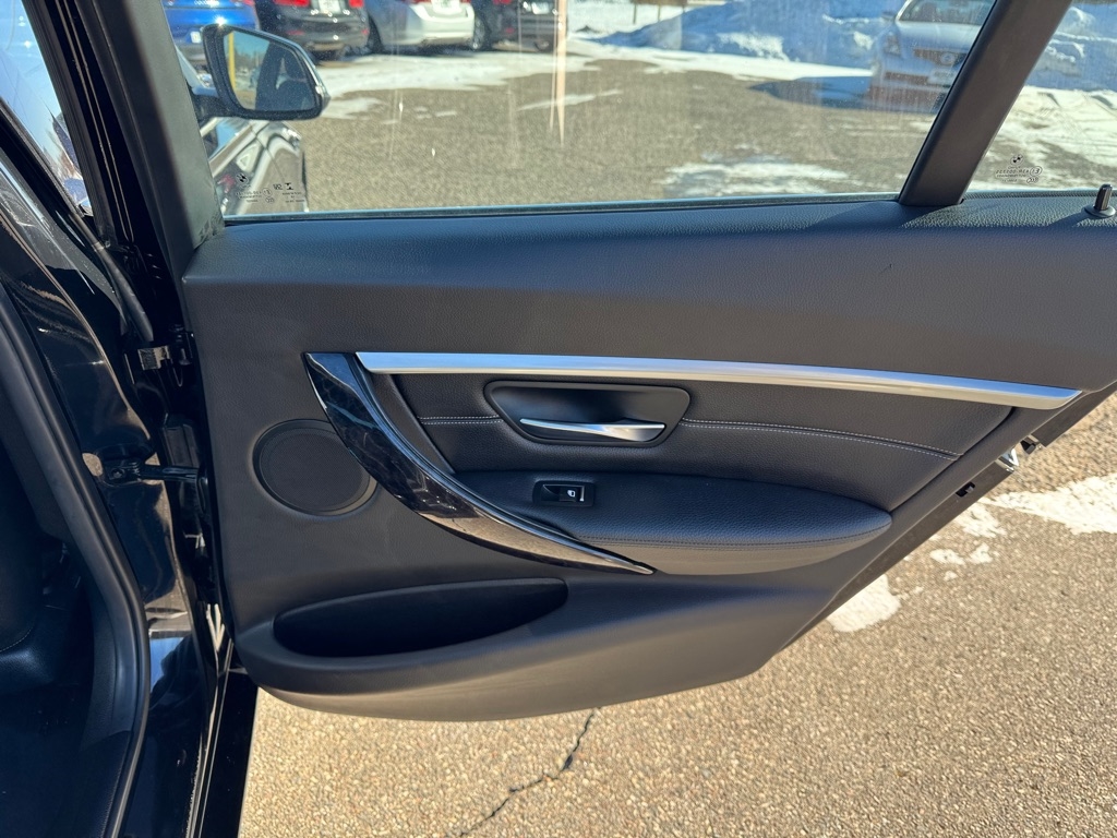 BMW 3 Series 330i xDrive Sedan 2017