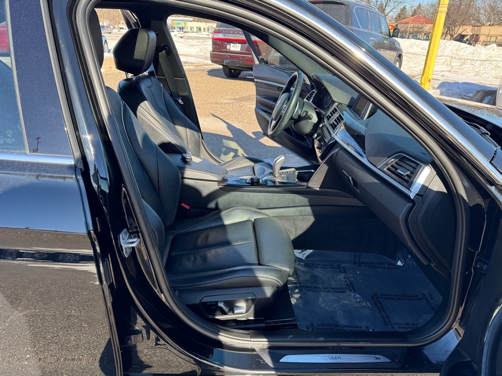 BMW 3 Series 330i xDrive Sedan 2017