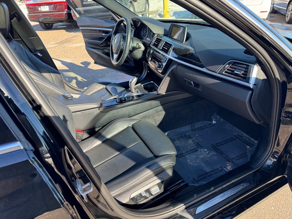 BMW 3 Series 330i xDrive Sedan 2017