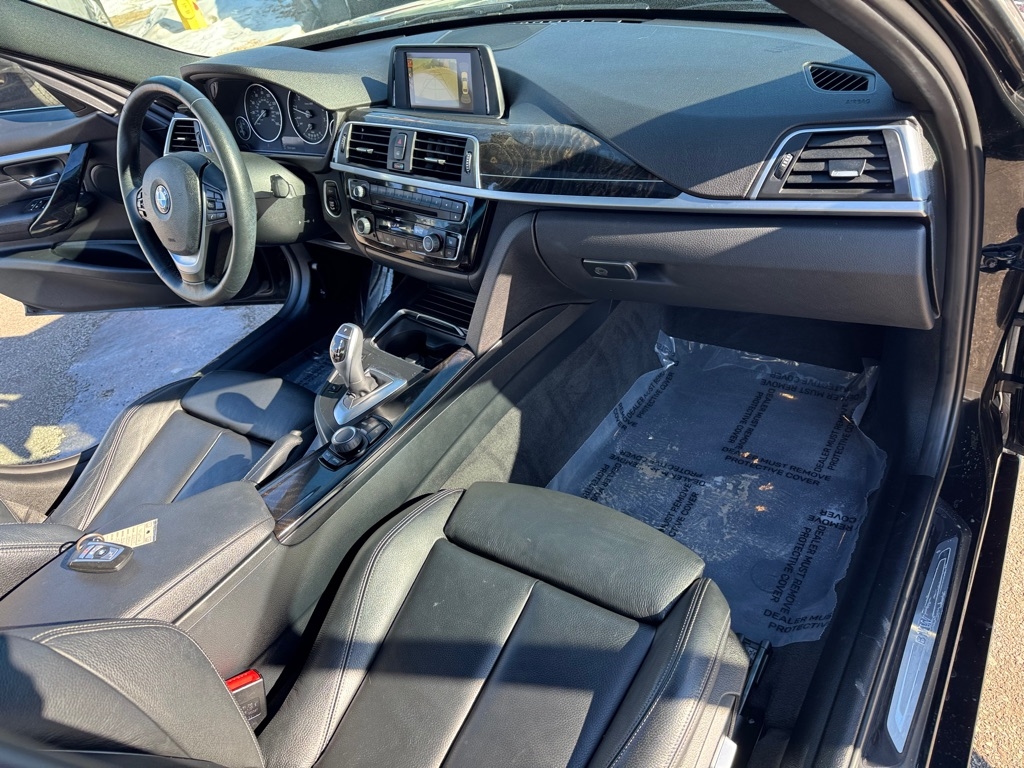 BMW 3 Series 330i xDrive Sedan 2017