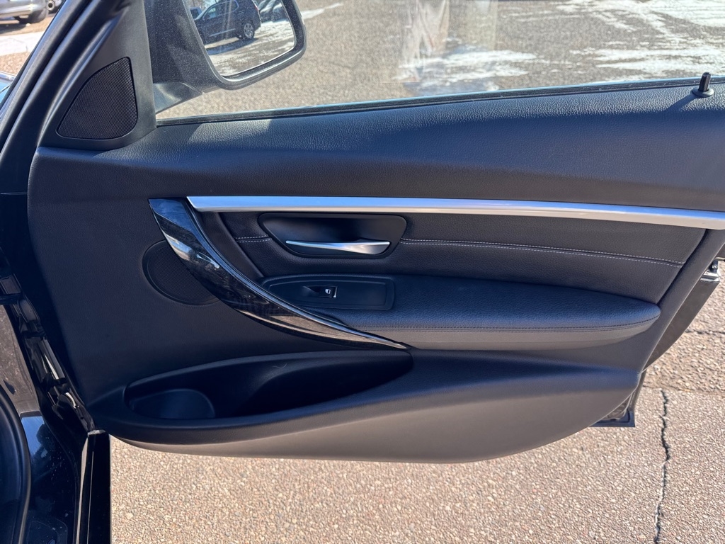 BMW 3 Series 330i xDrive Sedan 2017