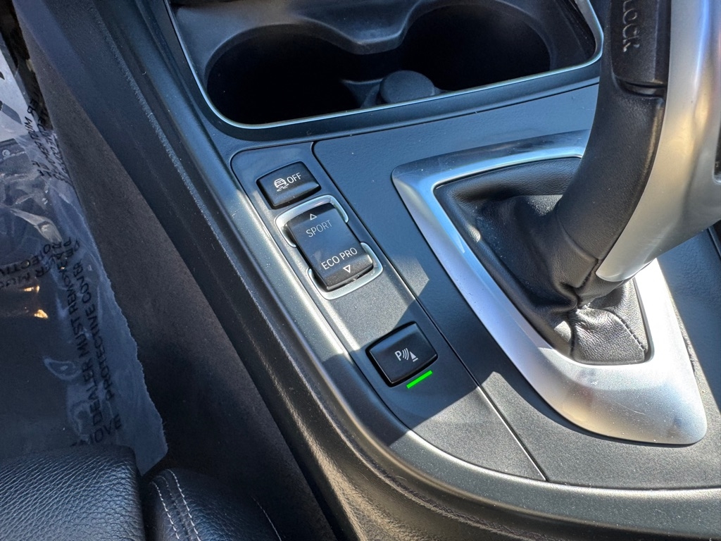 BMW 3 Series 330i xDrive Sedan 2017