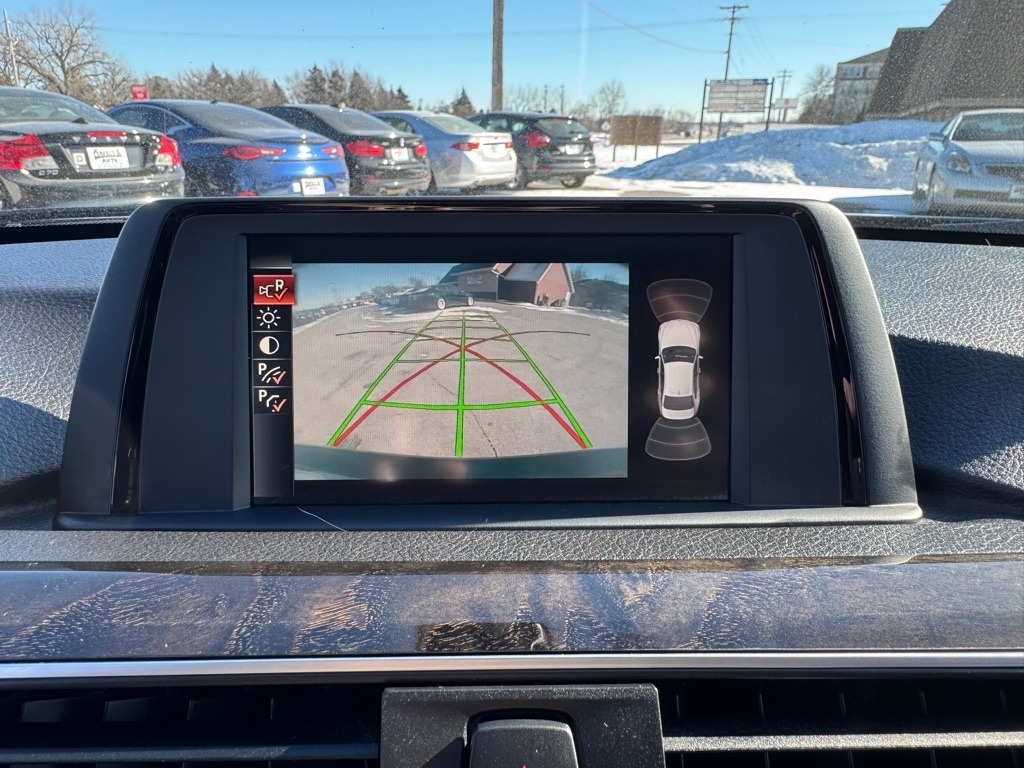 BMW 3 Series 330i xDrive Sedan 2017