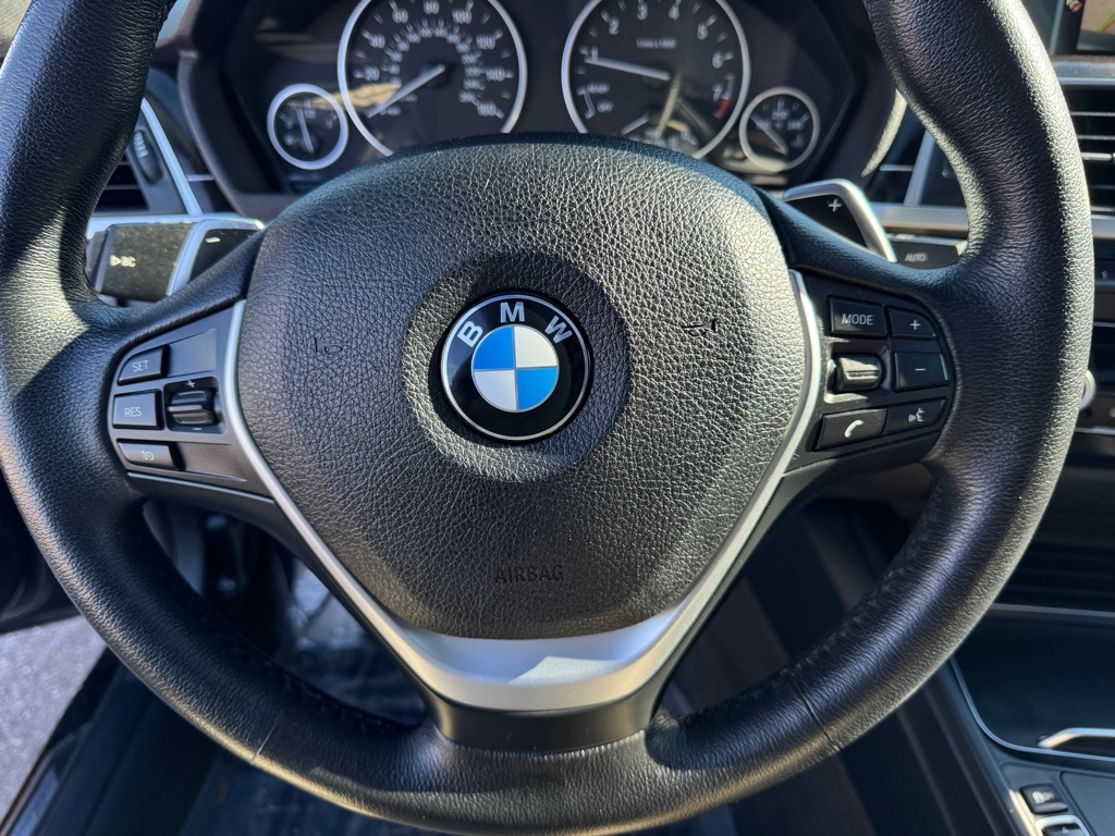 BMW 3 Series 330i xDrive Sedan 2017