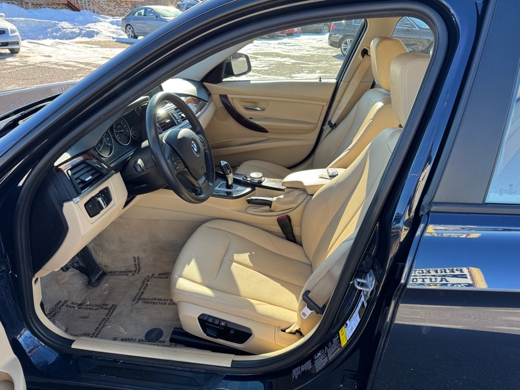 BMW 3 Series 4dr Sdn 320i xDrive AWD 2014