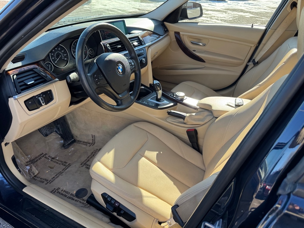 BMW 3 Series 4dr Sdn 320i xDrive AWD 2014