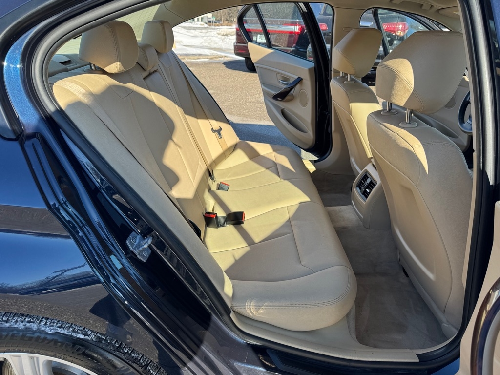 BMW 3 Series 4dr Sdn 320i xDrive AWD 2014