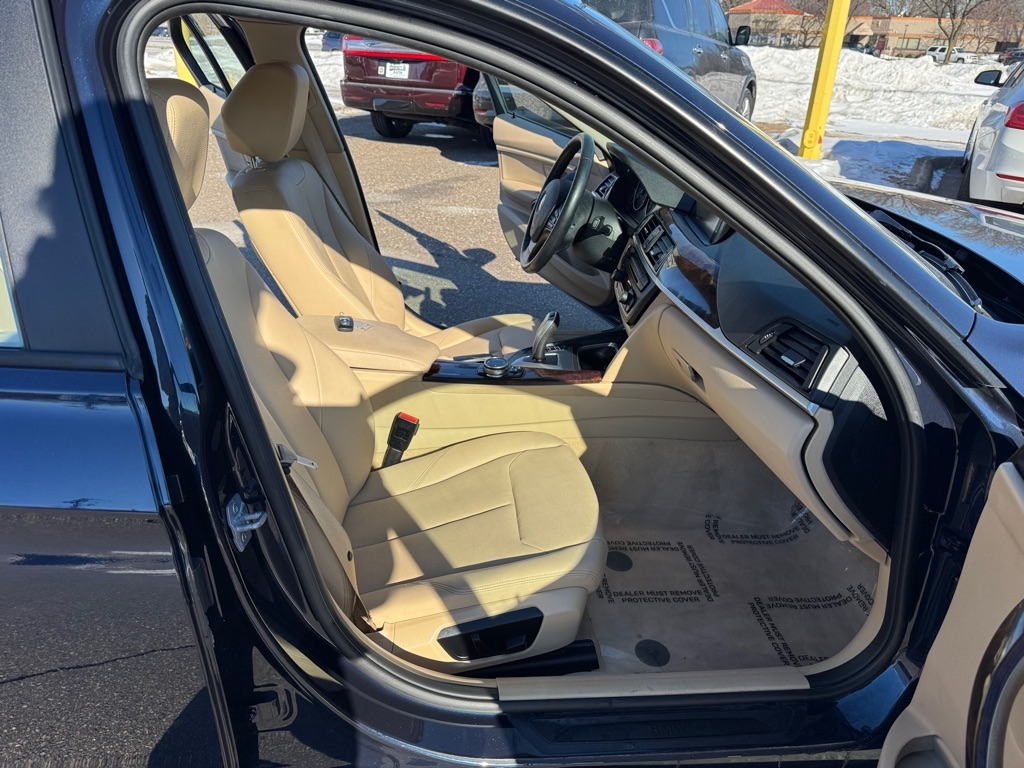 BMW 3 Series 4dr Sdn 320i xDrive AWD 2014