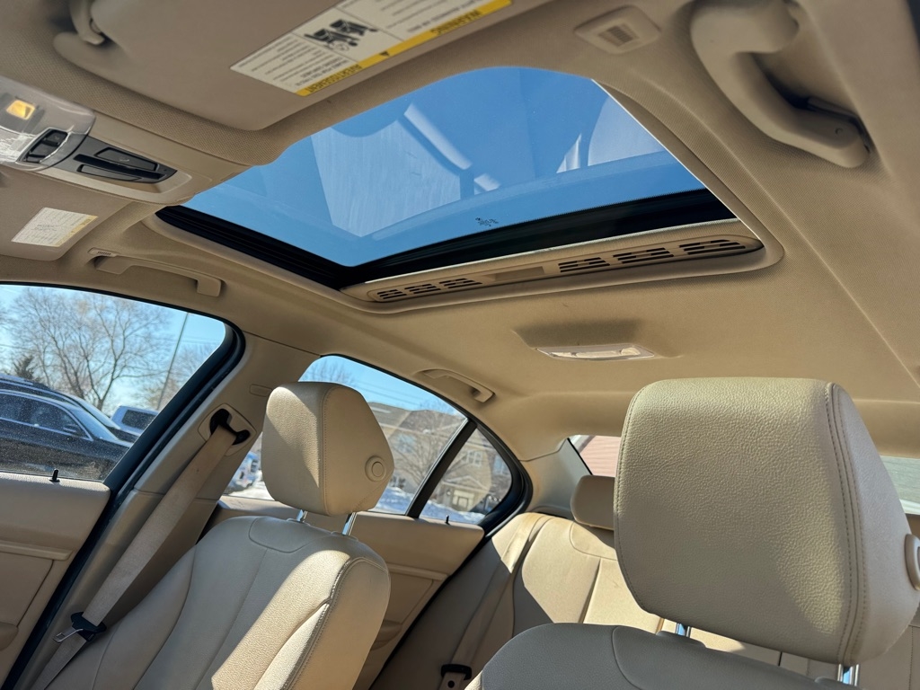 BMW 3 Series 4dr Sdn 320i xDrive AWD 2014