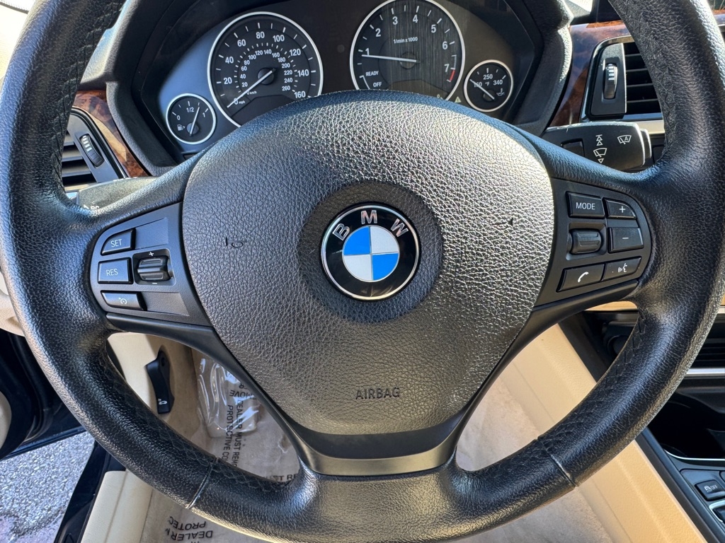 BMW 3 Series 4dr Sdn 320i xDrive AWD 2014