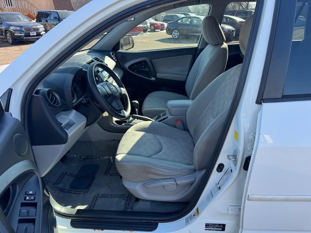 Toyota RAV4 4WD 4dr 4-cyl 4-Spd AT (Natl) 2011