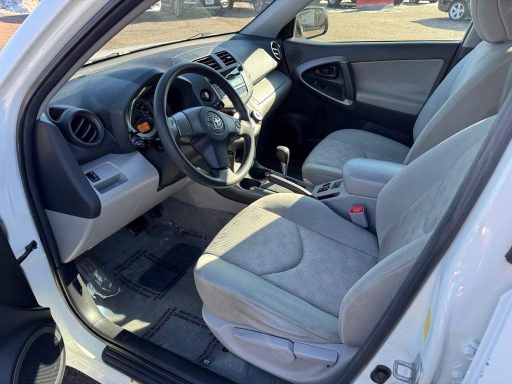 Toyota RAV4 4WD 4dr 4-cyl 4-Spd AT (Natl) 2011