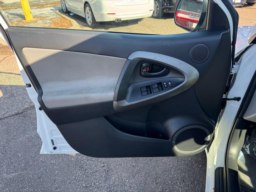 Toyota RAV4 4WD 4dr 4-cyl 4-Spd AT (Natl) 2011