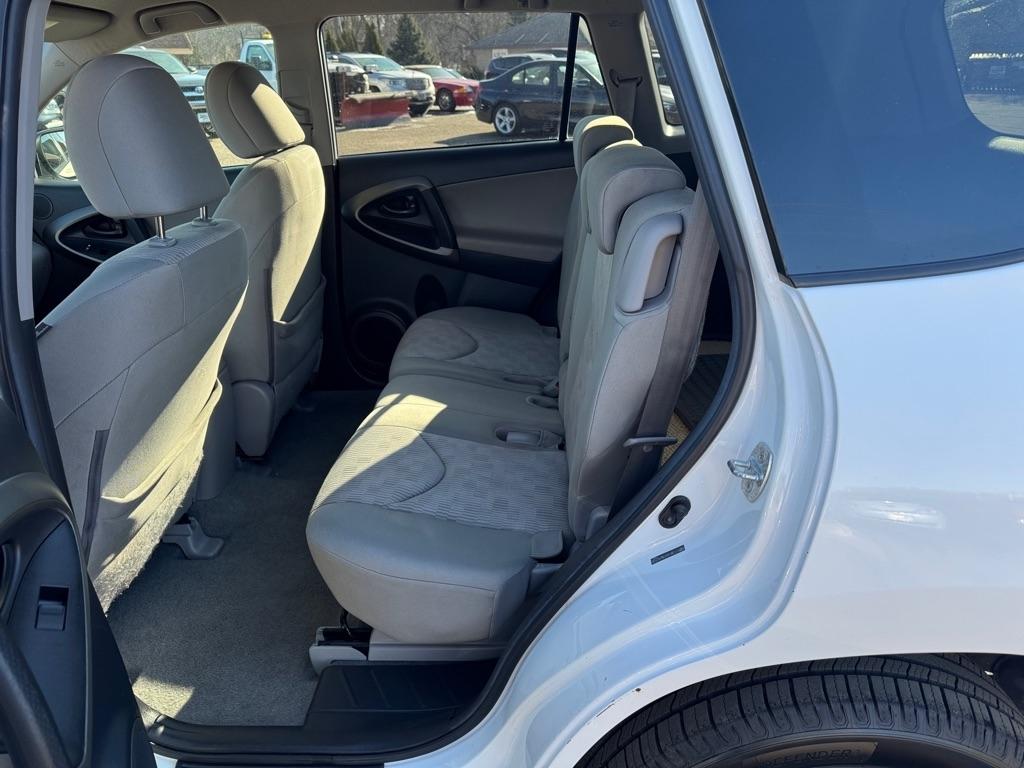 Toyota RAV4 4WD 4dr 4-cyl 4-Spd AT (Natl) 2011