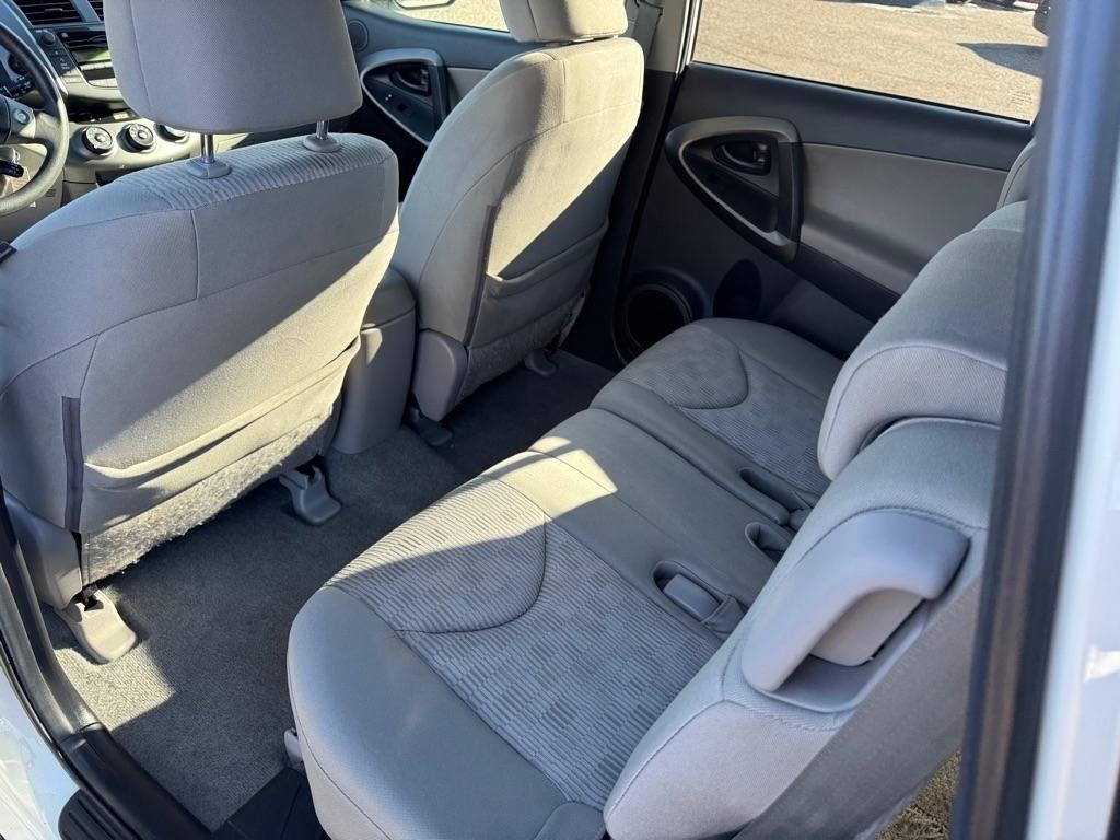 Toyota RAV4 4WD 4dr 4-cyl 4-Spd AT (Natl) 2011