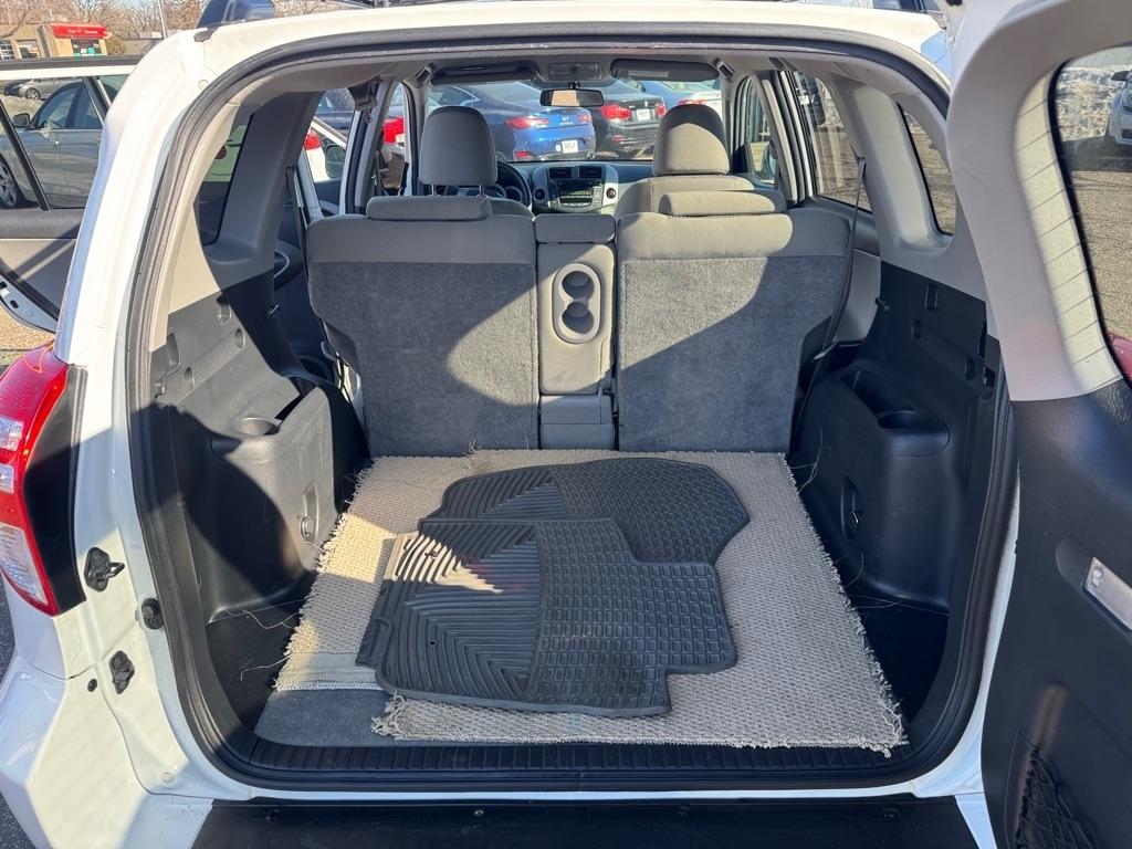 Toyota RAV4 4WD 4dr 4-cyl 4-Spd AT (Natl) 2011