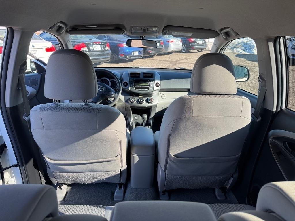 Toyota RAV4 4WD 4dr 4-cyl 4-Spd AT (Natl) 2011