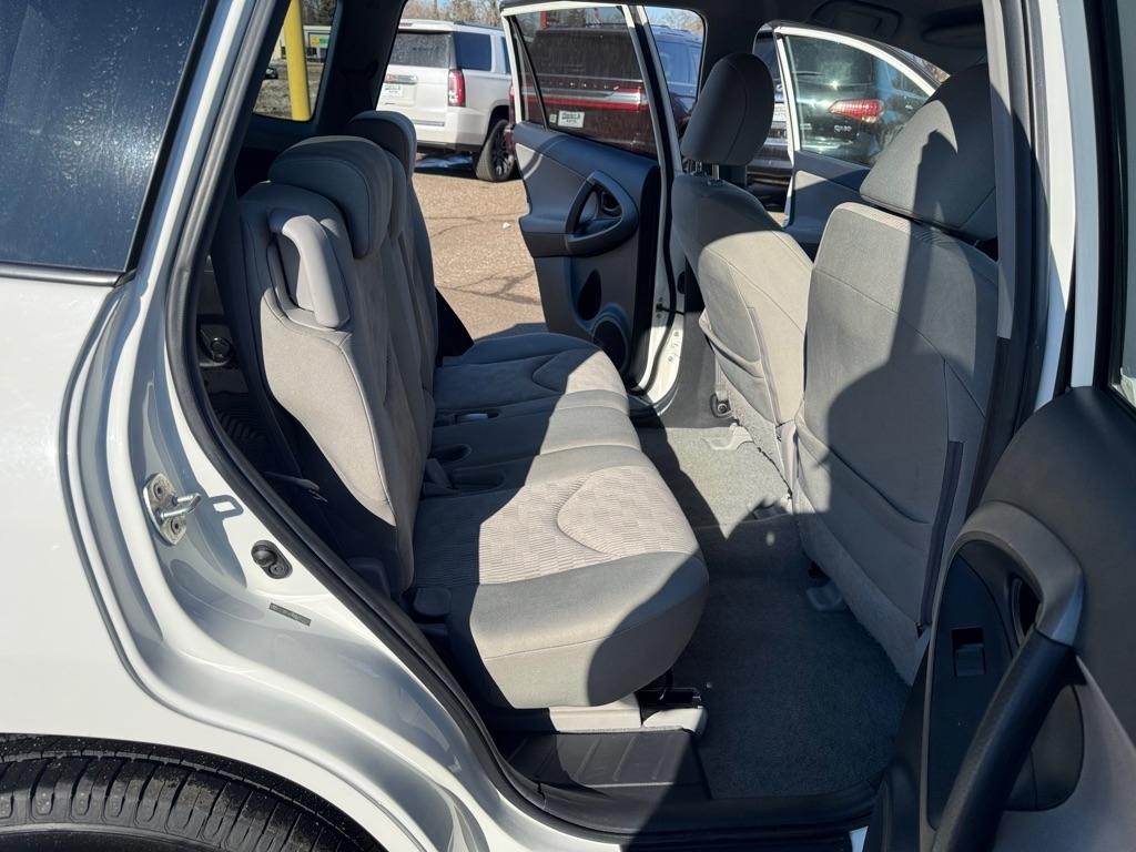 Toyota RAV4 4WD 4dr 4-cyl 4-Spd AT (Natl) 2011