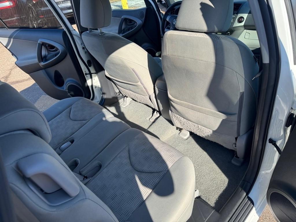 Toyota RAV4 4WD 4dr 4-cyl 4-Spd AT (Natl) 2011