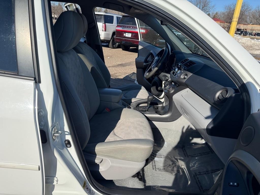 Toyota RAV4 4WD 4dr 4-cyl 4-Spd AT (Natl) 2011