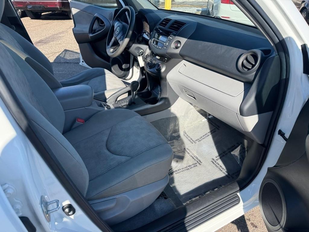 Toyota RAV4 4WD 4dr 4-cyl 4-Spd AT (Natl) 2011