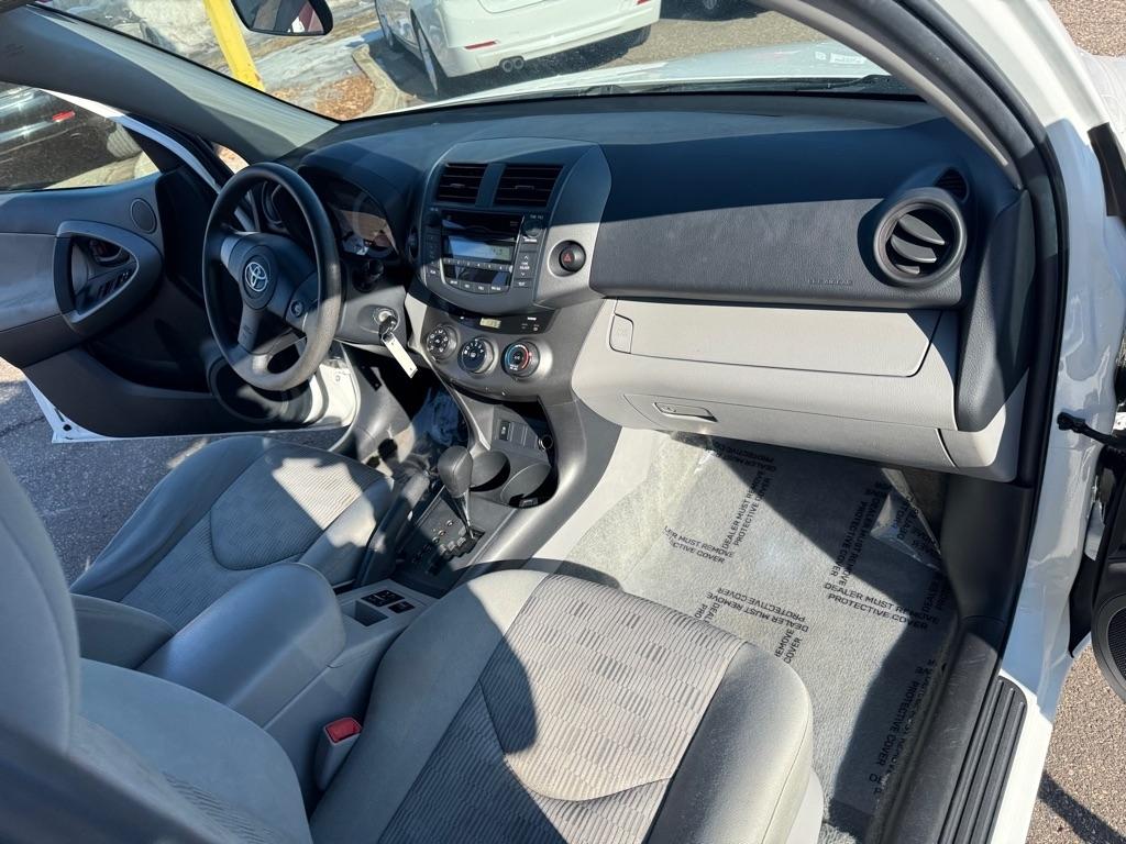 Toyota RAV4 4WD 4dr 4-cyl 4-Spd AT (Natl) 2011