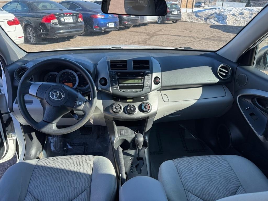 Toyota RAV4 4WD 4dr 4-cyl 4-Spd AT (Natl) 2011