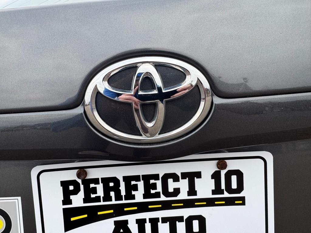 Toyota Camry 4dr Sdn I4 Man (Natl) 2009