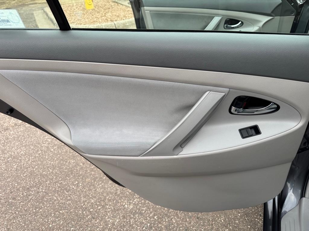 Toyota Camry 4dr Sdn I4 Man (Natl) 2009