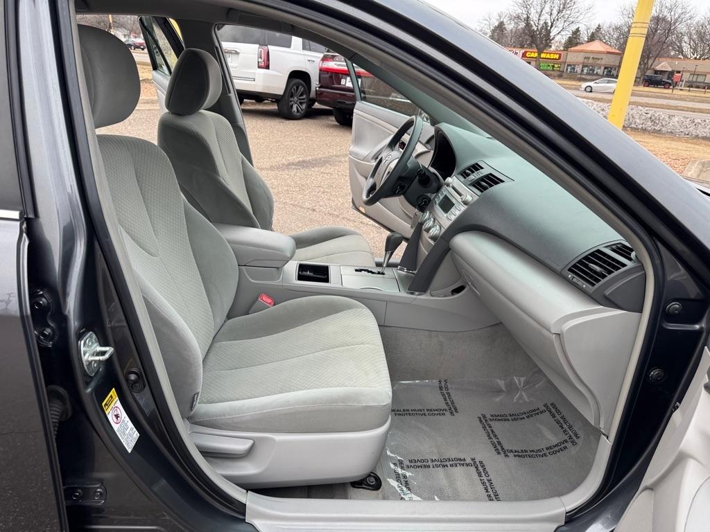 Toyota Camry 4dr Sdn I4 Man (Natl) 2009